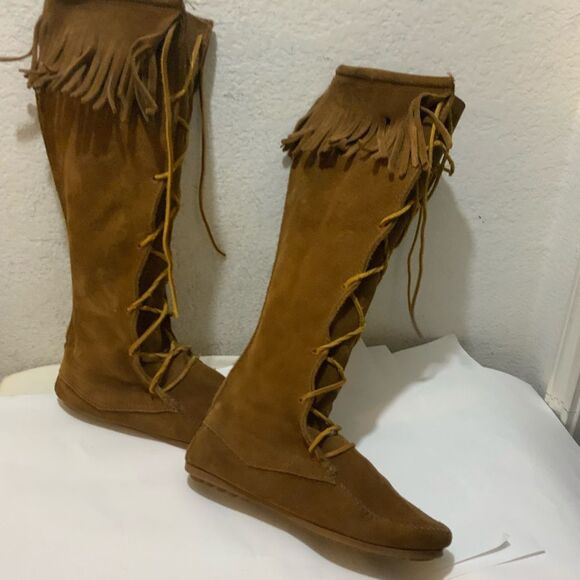Vintage Ladies size 6 Suede Fringe Minnetonka Tall Lace Up Moccasins Knee Boots - Picture 3 of 9
